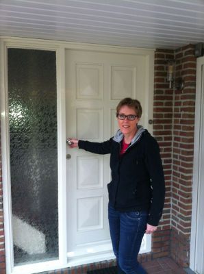 1. Voorlopig trekken we de voordeur voor het laatst achter ons dicht.jpg
